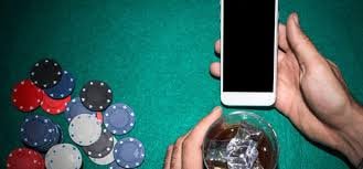 Live Bingo table interface on petatoto link showing card grid and number announcements